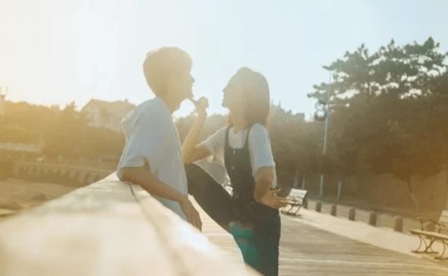 困在俱乐部的少女
