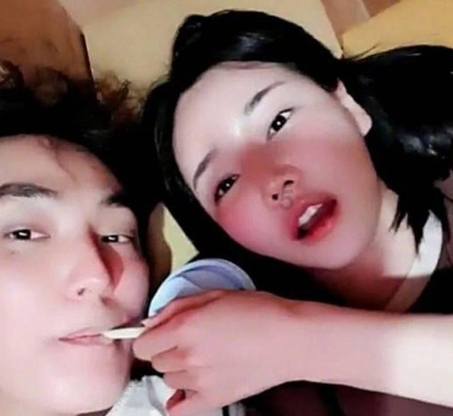 逃离黑与白的房间